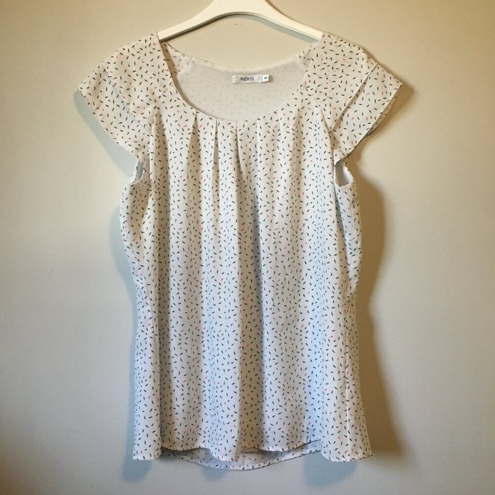 Ricki's Feather Sprinkle Pleated Flutter Cap Sleeve White Blouse - M 🍧